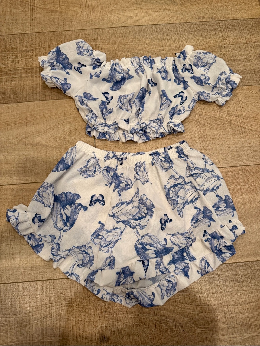 Source Unknown Blue and White Floral Off-Shoulder Tank Top Set
